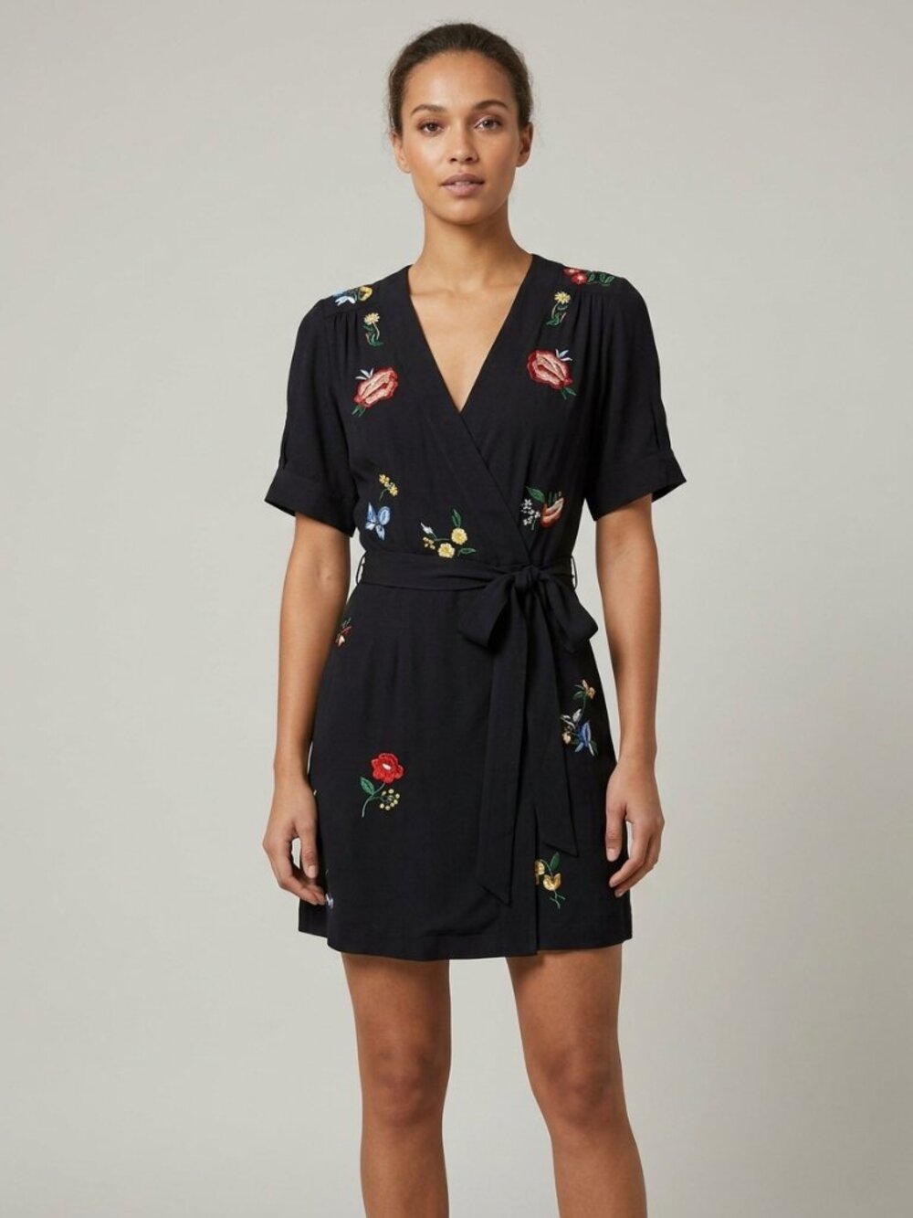 French Connection Black Embroidered Floral Silk Puff Sleeve Wrap Romper Size 4